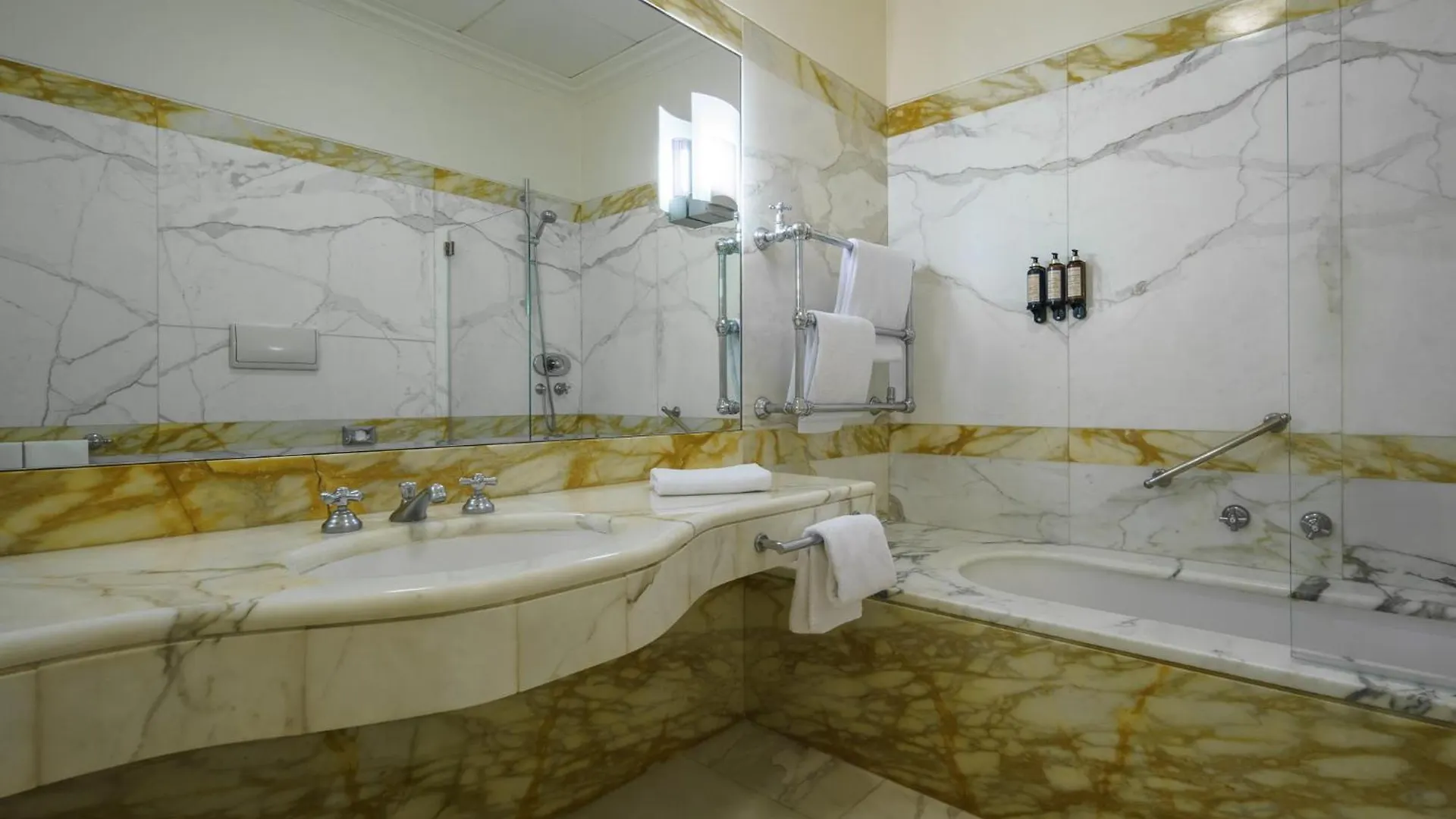 Eurostars Hotel Excelsior Neapel