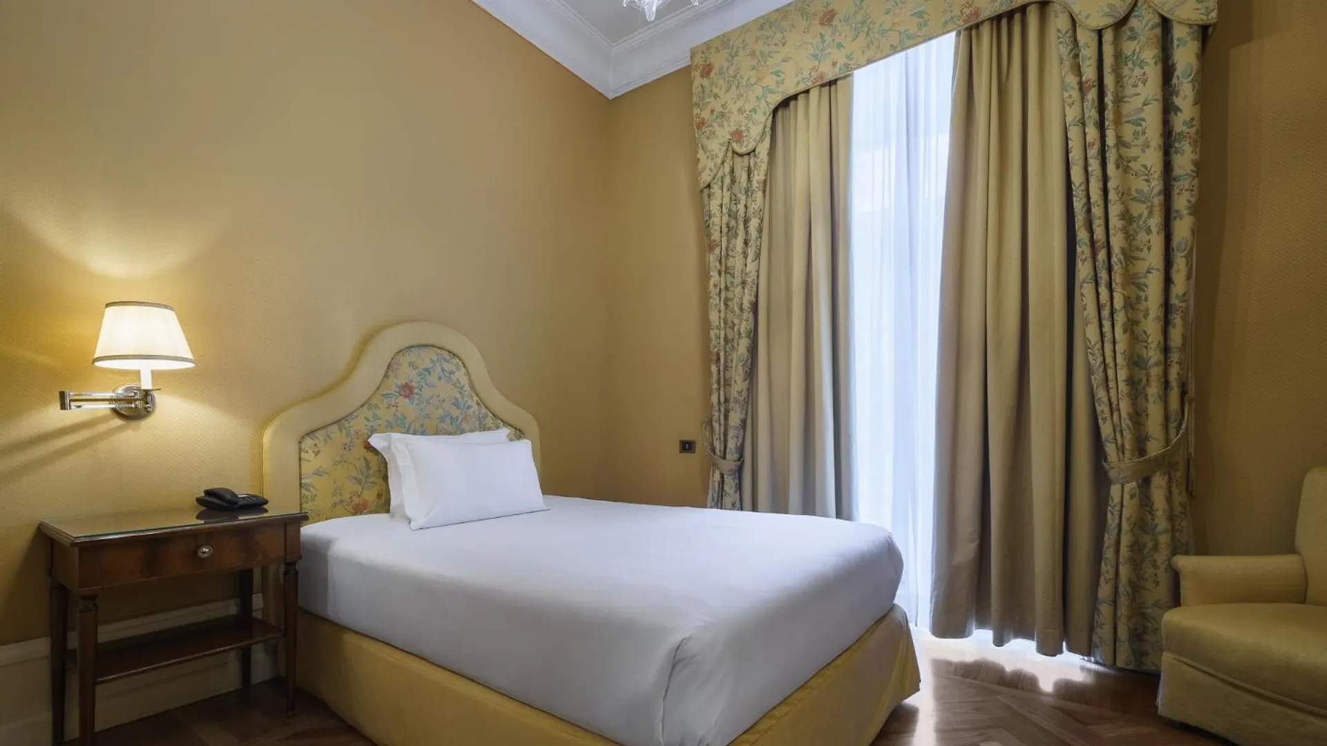 Eurostars Hotel Excelsior Nápoles 4*,  Italia