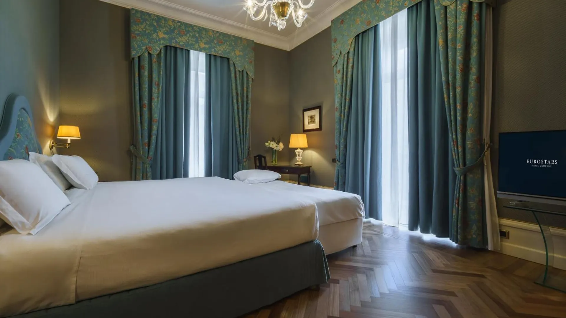 Eurostars Hotel Excelsior Naples 4*,
