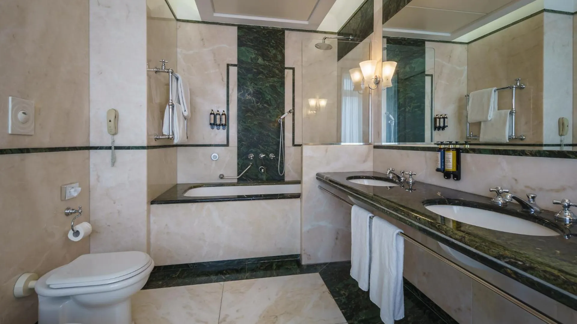 ****  Eurostars Hotel Excelsior Neapel Italien