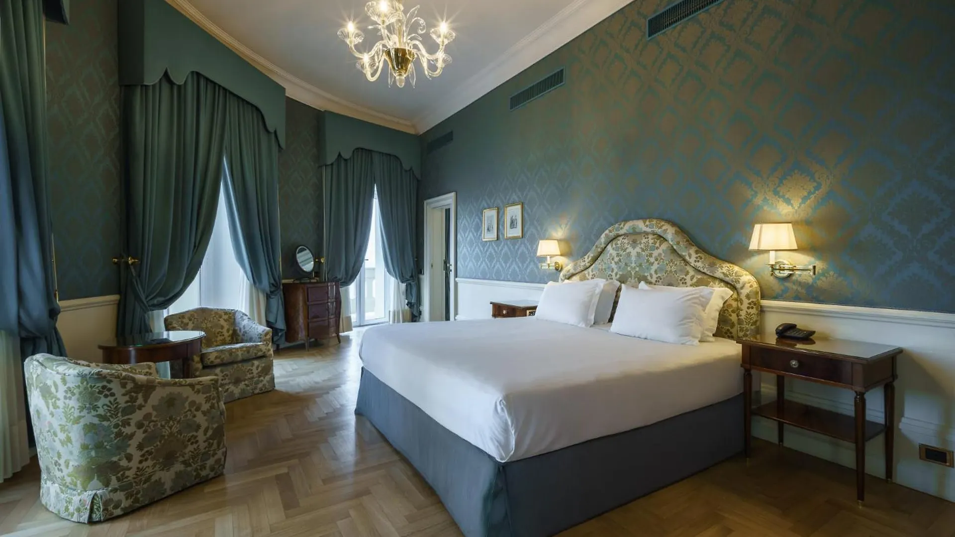 Eurostars Hotel Excelsior Neapel
