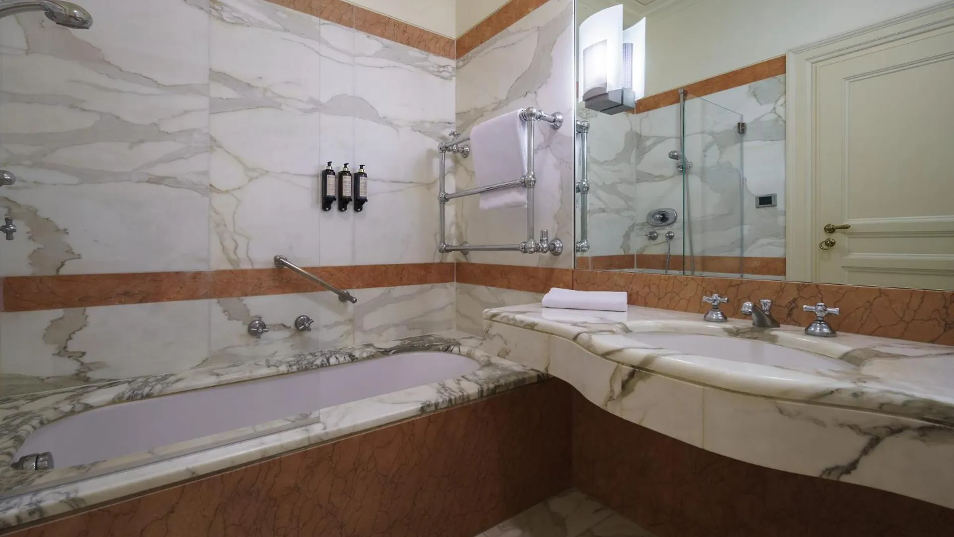 Eurostars Hotel Excelsior Naples 4*,