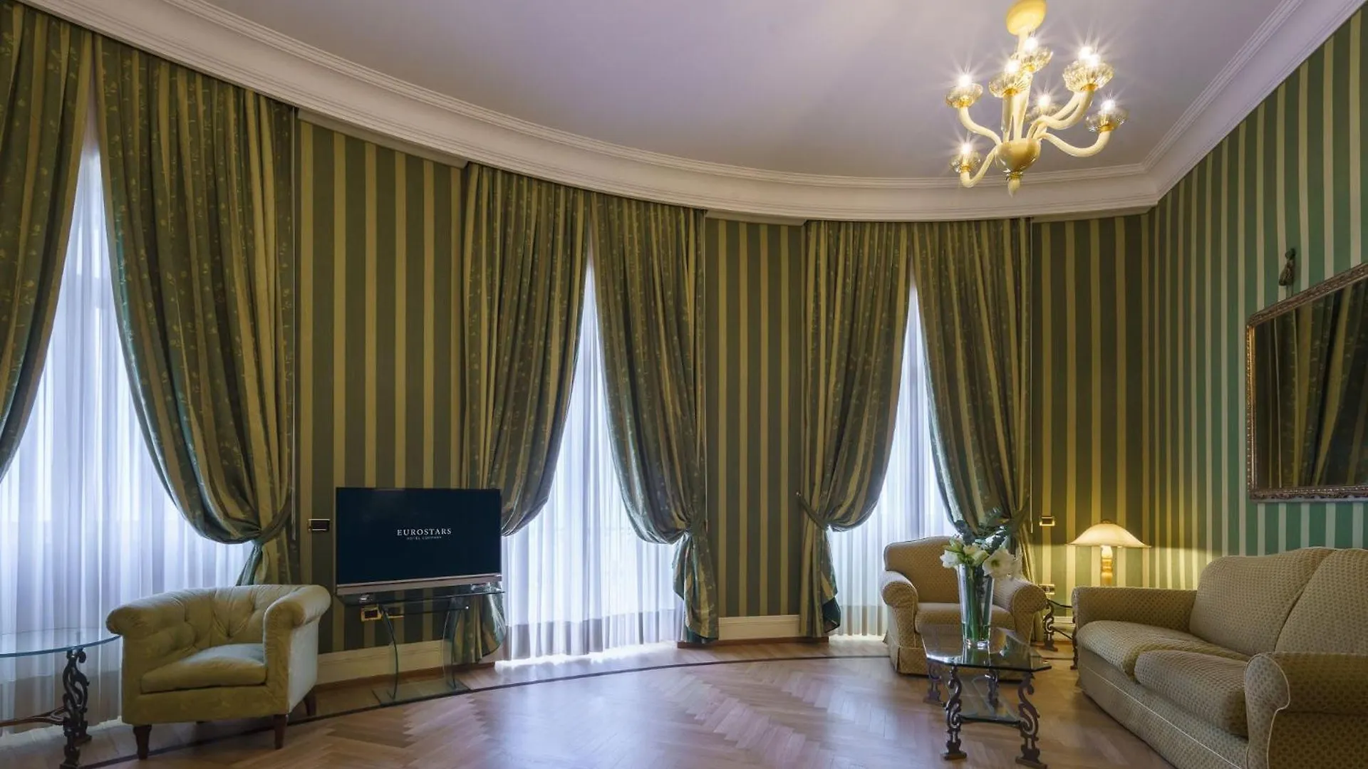 Eurostars Hotel Excelsior Naples 4*,  Italie