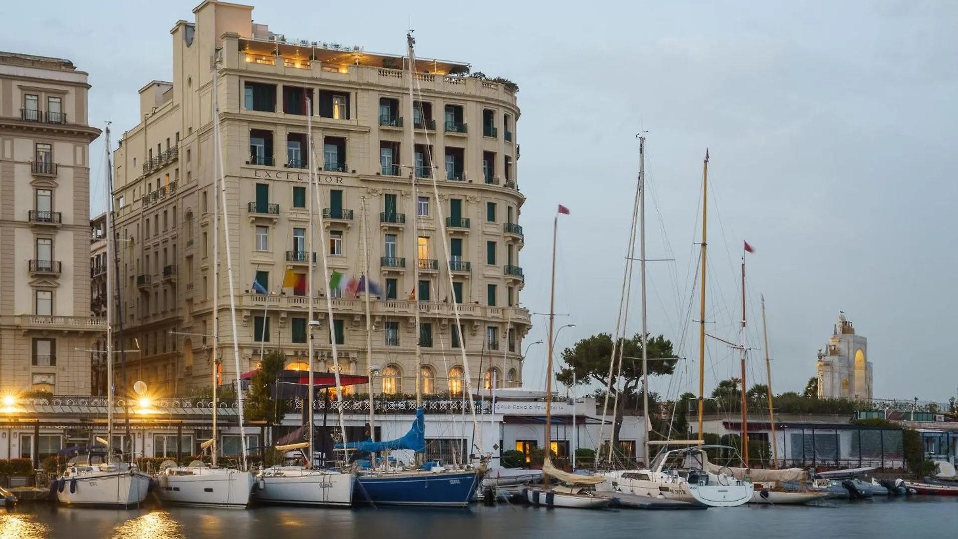 Eurostars Hotel Excelsior Naples 4*,  Italie